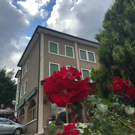 Carla Failela Hotel Valli del Pasubio Bagian luar foto