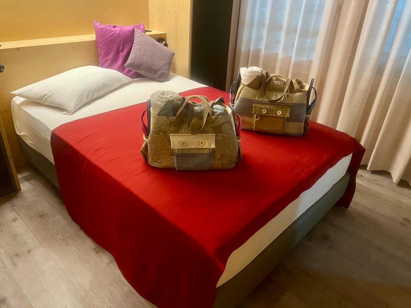 Carla Failela Hotel Valli del Pasubio Bagian luar foto