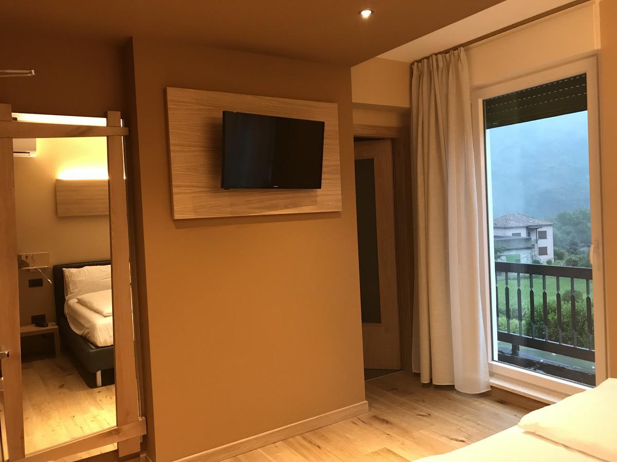 Carla Failela Hotel Valli del Pasubio Bagian luar foto